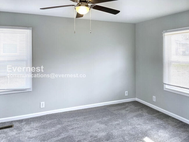 Building Photo - 1003 Oleander Dr