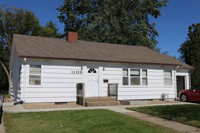 Building Photo - 1109 W 20th St