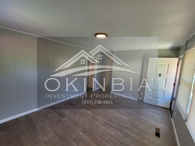 Building Photo - Newly renovated 3 bedrooms 1 bath ranch home