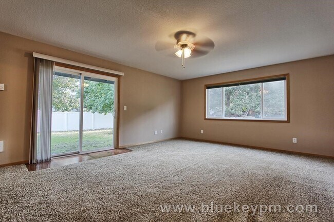 Foto del edificio - 3 Bed and 1.5 Bath Near Heritage High Scho...