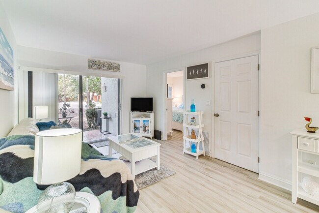 Foto del edificio - 9860 Leeward Ave