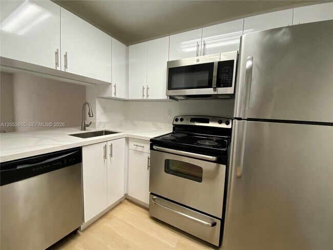 Foto del edificio - 9350 Fontainebleau Blvd