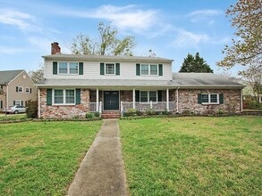 Building Photo - 427 Elizabeth Lake Dr