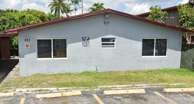 Building Photo - 837 NW 10th Terrace