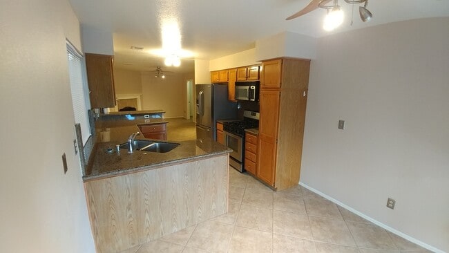 Foto del edificio - 9901 Meandering Creek Ct