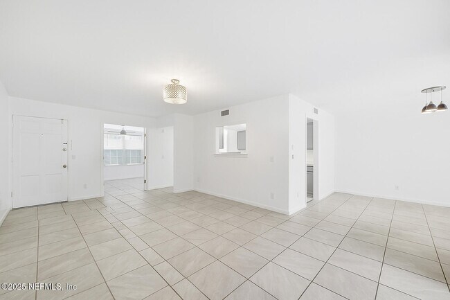 Foto del edificio - 4329 Plaza Gate Ln S