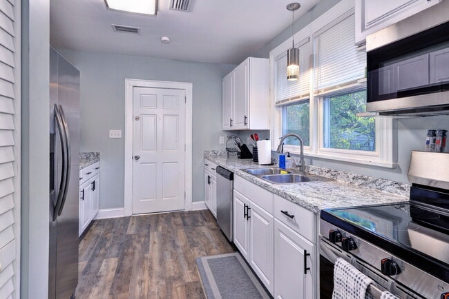 Photo - 335 Greenbriar Ave House