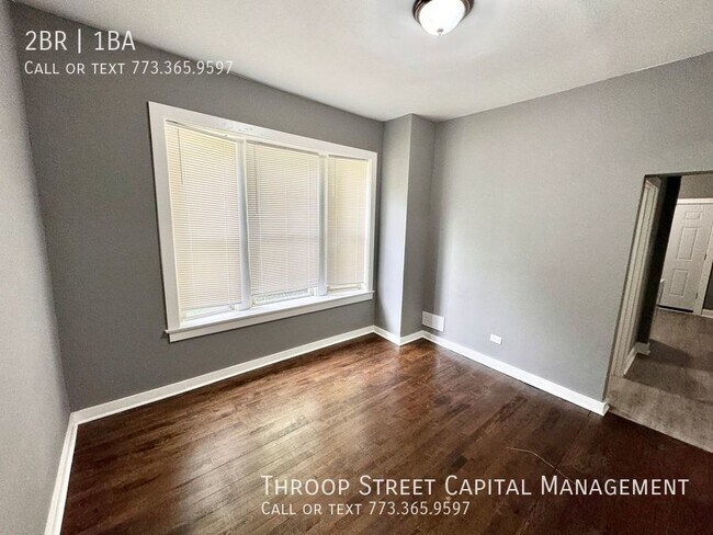 Building Photo - Spacious 2Bed 1Bath