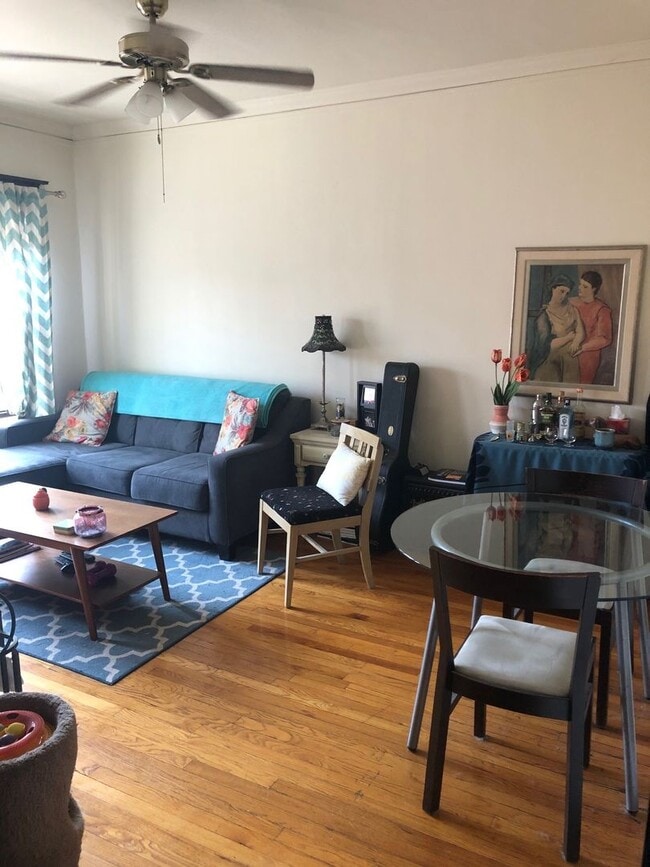 Photo - Sun-drenched Roscoe Village with sunny patio and yard Apartment