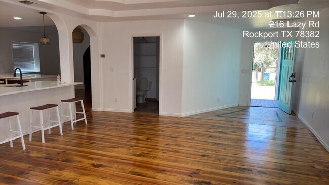 Foto del edificio - 216A Lazy Rd