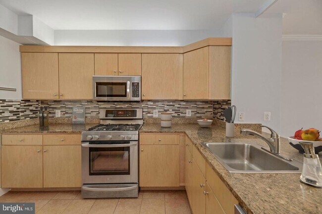 Foto del edificio - 616 E Street NW Unit 1020