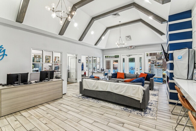 Building Photo - Society 865