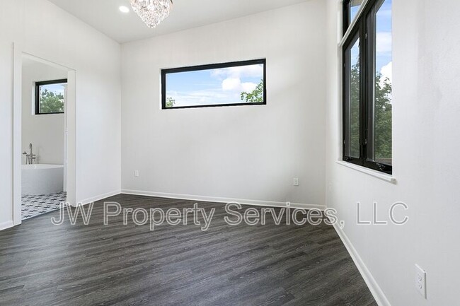 Building Photo - 500 Richards Dr