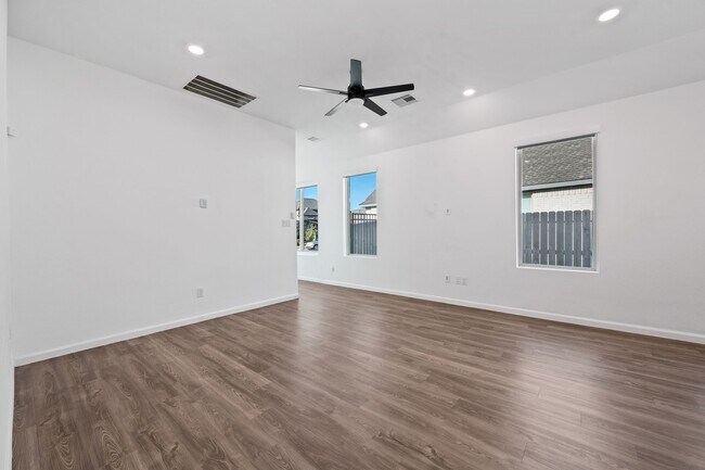 Foto del edificio - 4327 Camden Spgs Trl