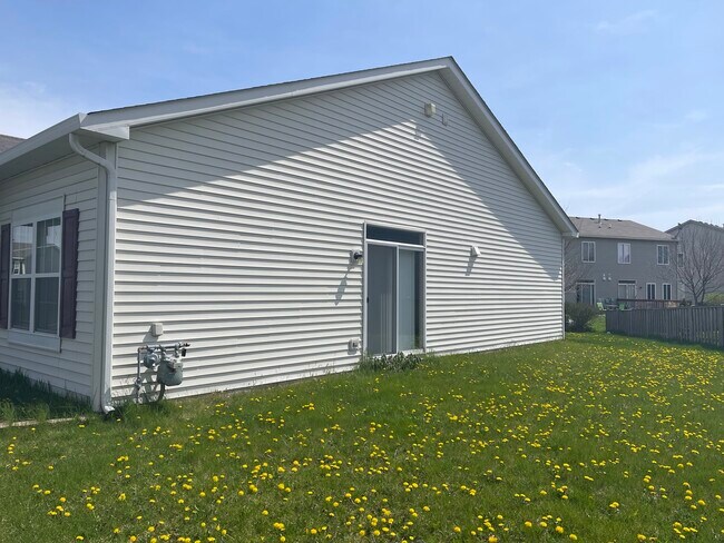 Foto del edificio - 400 Waubonsee Drive