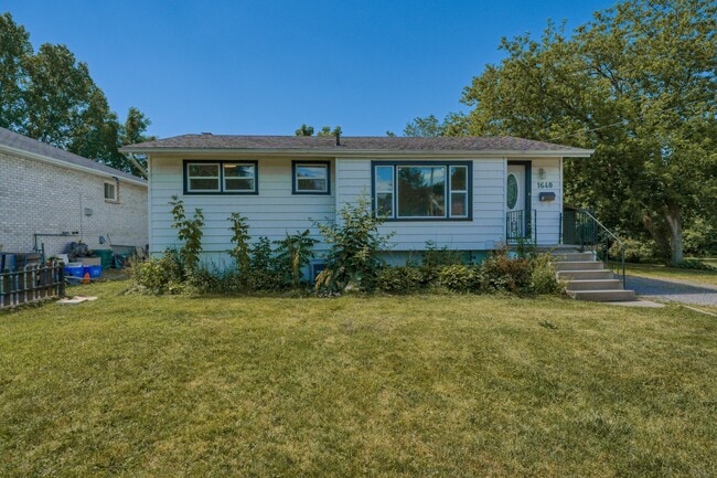 Building Photo - Spacious 3-Bedroom Main Floor Unit in Kingston – All Utilities & Parking Included!