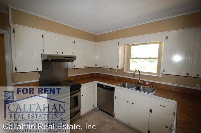 Building Photo - 3 br, 2 bath House - 8 Newbury Ln