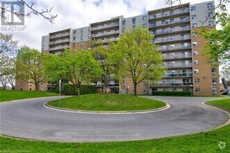 Building Photo - 931 Wonderland Rd S