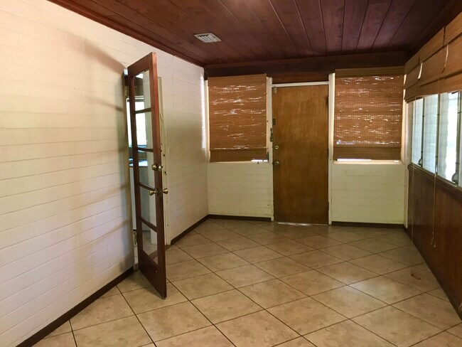 Foto del edificio - 554 NE 7th Ave