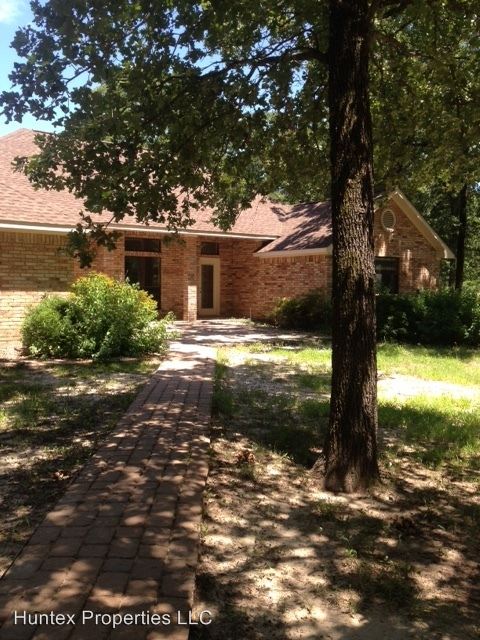 Building Photo - 2217 Hideaway Ln