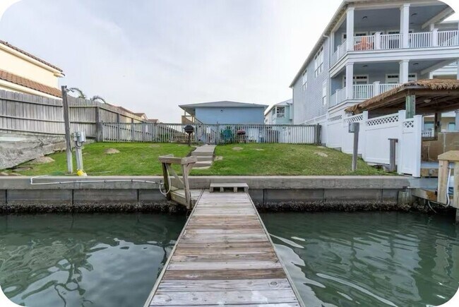 Building Photo - 14898 Granada Dr