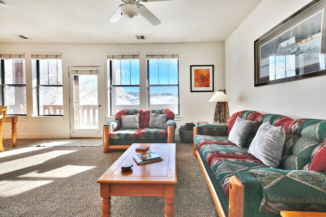 Foto del edificio - 8371 Meadowview Dr