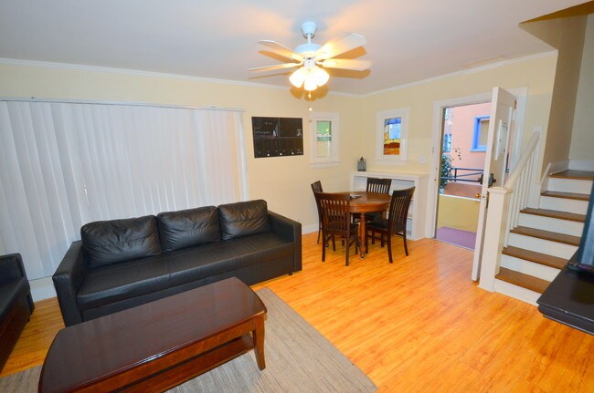 Building Photo - 1529 N Bronson Ave