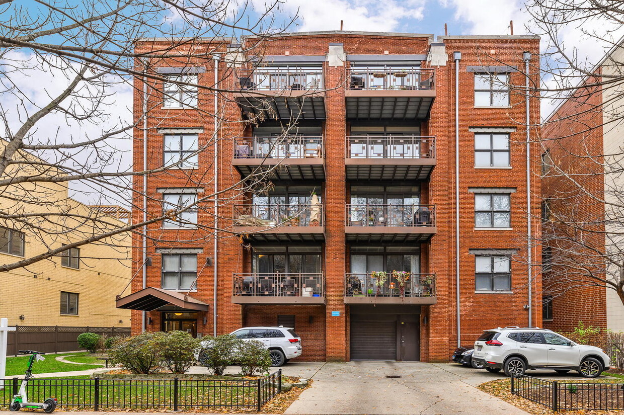 Primary Photo - 2225 W Wabansia Ave