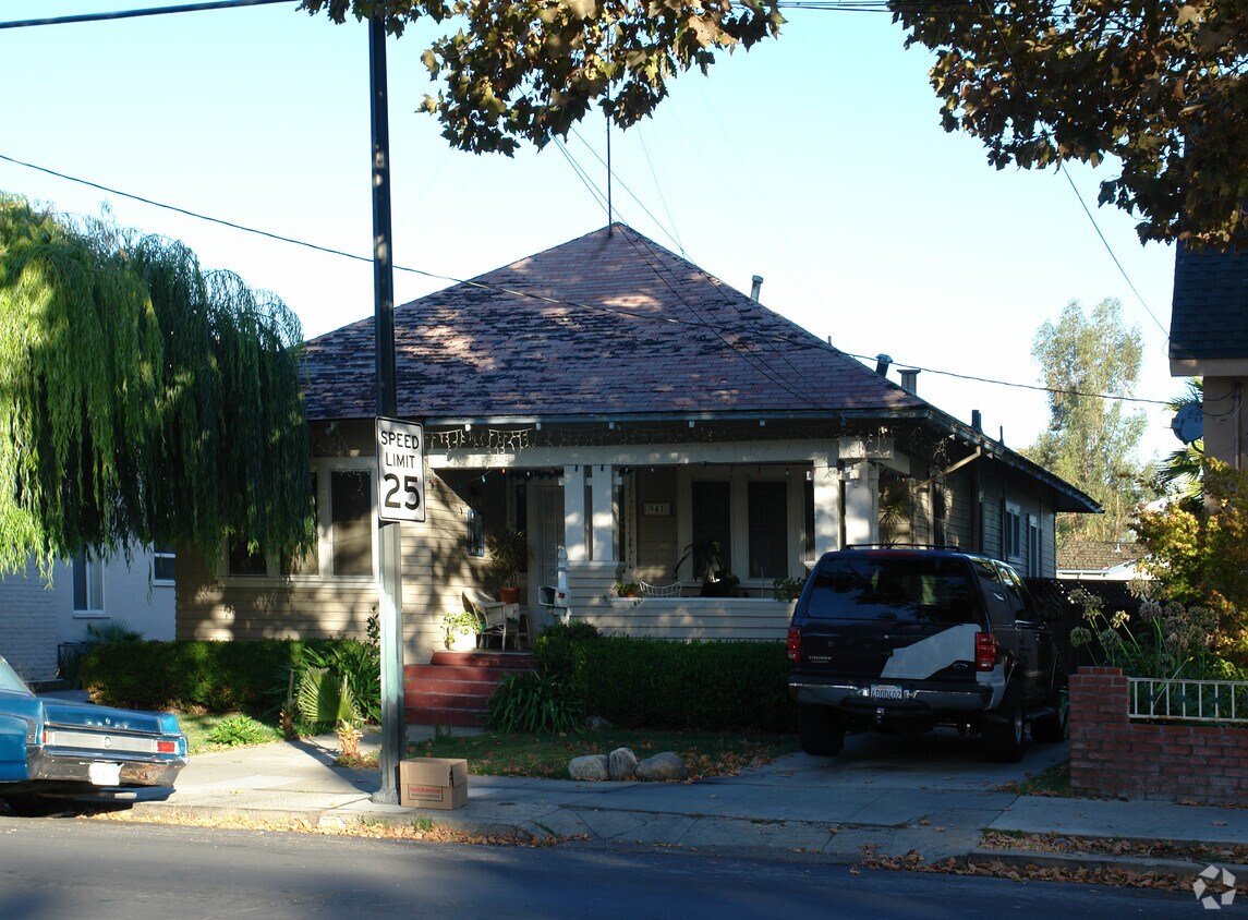 Primary Photo - 941 E Julian St