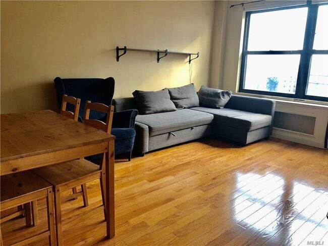 Foto del edificio - 99-52-99-66 66th Rd