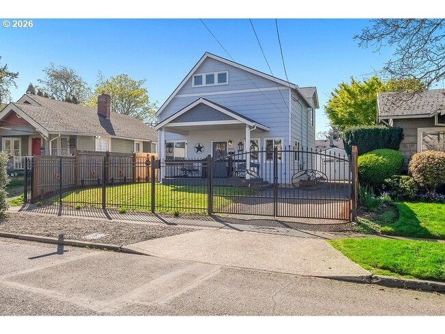 Photo - Bright Open-Concept Home with Vaulted Ceilings, Private Primary Suite & Stylish Modern Finishes