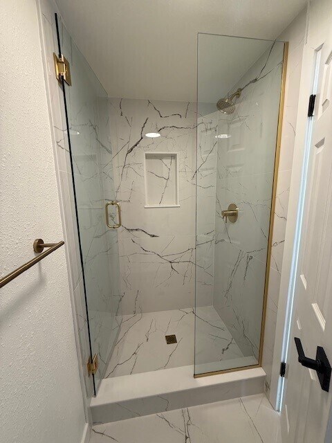 Foto del edificio - Modern finishes, spacious living, huge fenced backyard