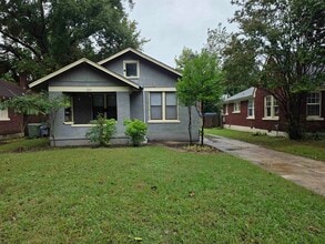 Building Photo - 637 N Willett St