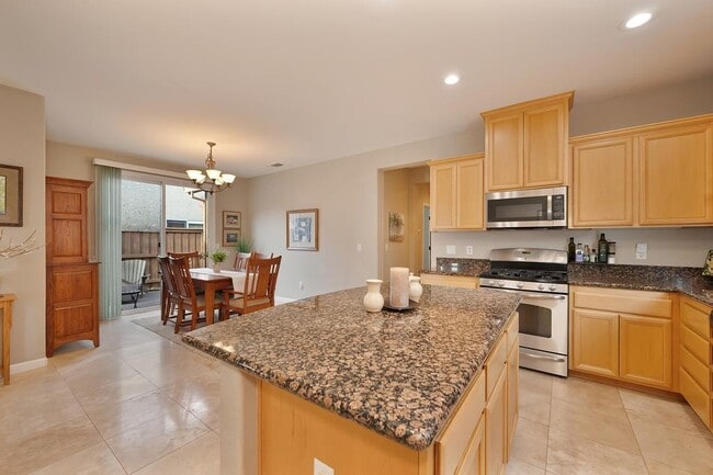 Building Photo - 4521-4523 Saturn St