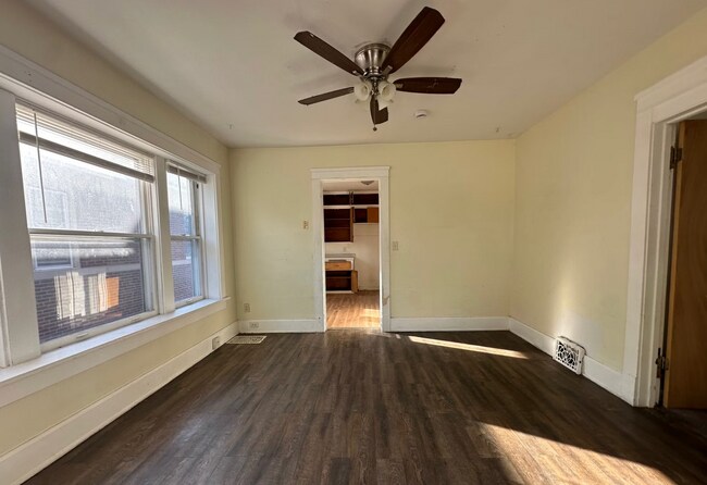 Foto del edificio - 1844 Taylor Ave
