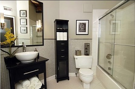 Building Photo - 225 W Huron St