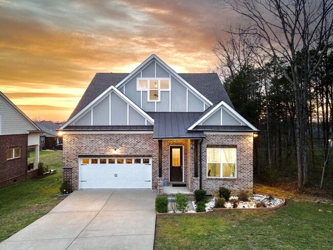 **LIKE NEW EXECUTIVE HOME IN A CUL-DE-SAC ... - **LIKE NEW EXECUTIVE HOME IN A CUL-DE-SAC ...