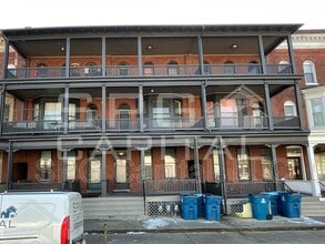 Building Photo - 1042 W Market St