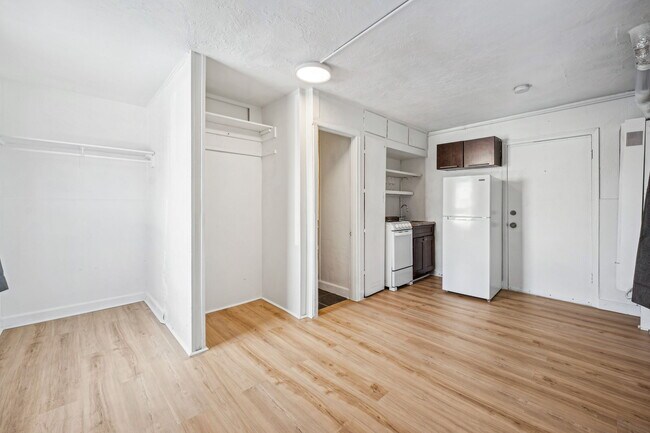Foto del edificio - 3026 Bruce Randolph Ave