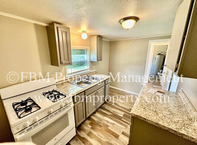 Foto del edificio - 907 S. Carlton St.- Beautiful 3 Bedroom, 1...