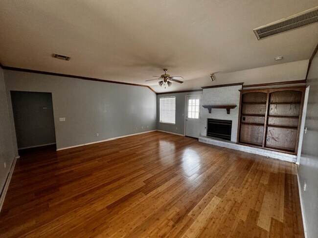 Foto del edificio - 3bed 2bath located in Mustang School District!