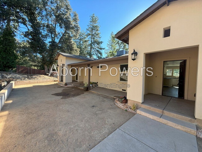 Building Photo - 5791 Forest Lake Rd