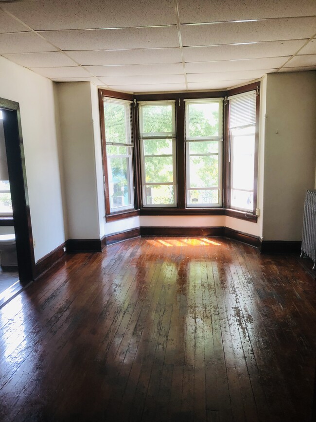 Building Photo - 41 E Franklin St