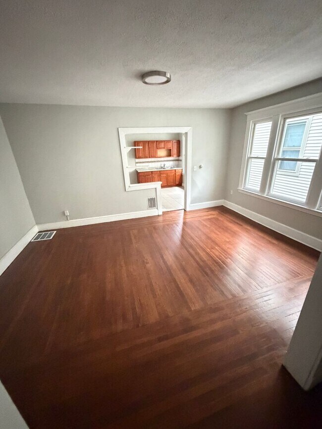 Foto del edificio - 318-320 Howard Ave