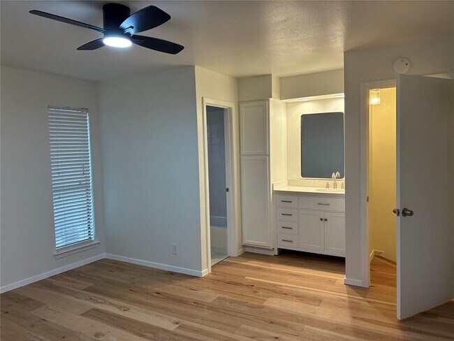 Foto del edificio - 5604 Woodrow Ave