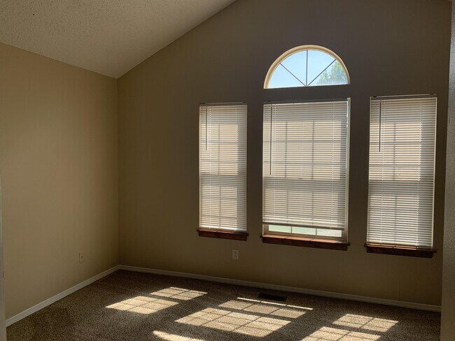 Building Photo - 6709 Overland Dr