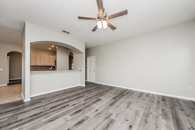 Building Photo - 204 Abbotsbury Dr