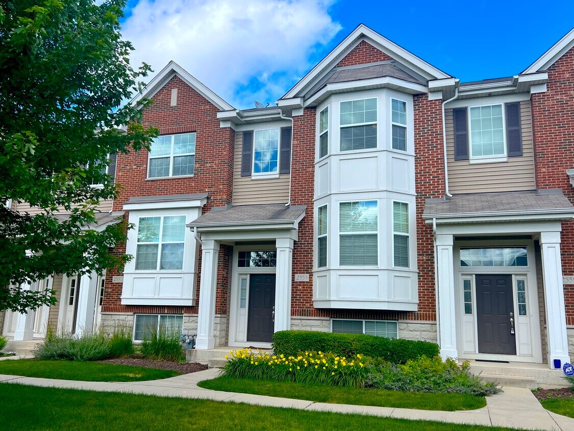 Primary Photo - 2553 Dunraven Ave