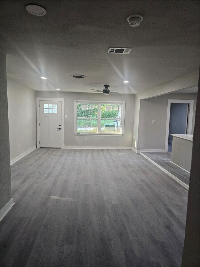 Foto del edificio - 6511 Beekman Rd