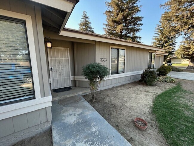 Building Photo - 3303 S Fontana St